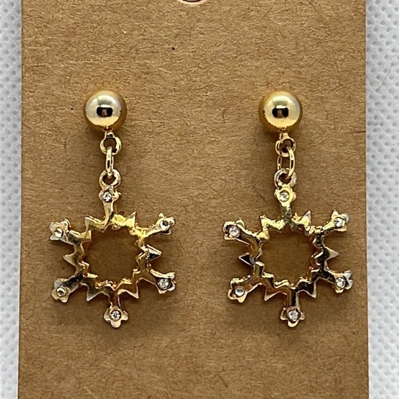 Women's Earrings Gold Tone Dangle Snowflake Post Back Christmas Holidays Festive - Picture 2 of 3